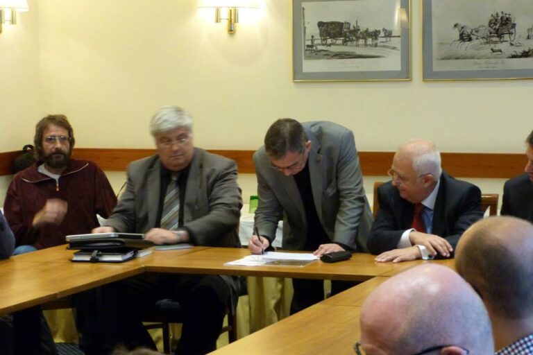 1544369_1448901228679595_1416788218_n