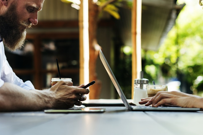 1559750338_agreement-2642610_1280