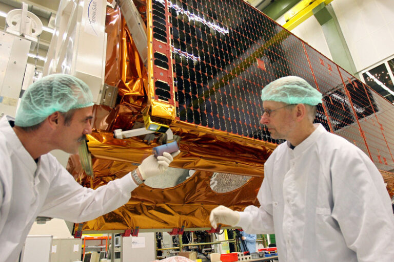 csm_EADS_Satellit_bau_dpa_9408468_2434x1310_93a74212eb