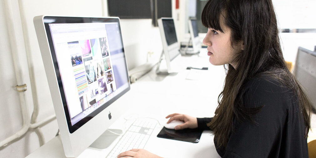 csm_Internet_Nutzerin_Computer_2434x1310_7a49f16fe1