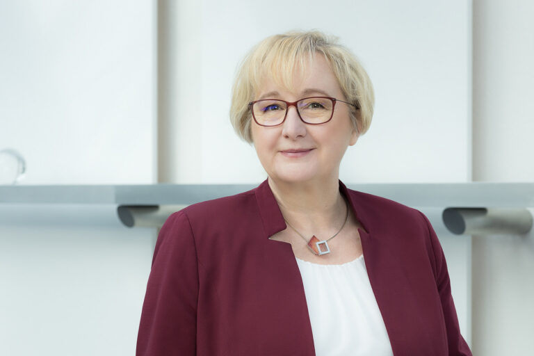 csm_Ministerin_Theresia_Bauer__3_2434x1310_81cb463600