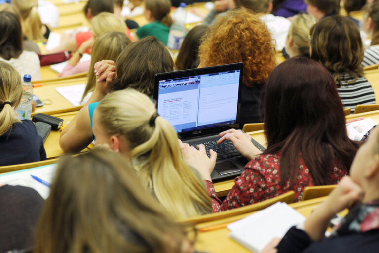 csm_Themenbild_Studenten-im-Hoersaal_dpa_32188884_2434x1310_90c4ef9448