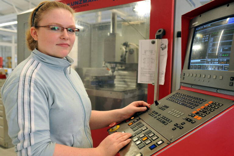 csm_Auszubildende-Symbolbild_dpa_18384456_2434x1310_fb265c769e