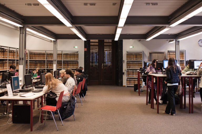 csm_Studenten-Bibliothek-Uni-Heidelberg_c_Shooresh-Fezoni_nur-online_2434x1310_6437ff26d7