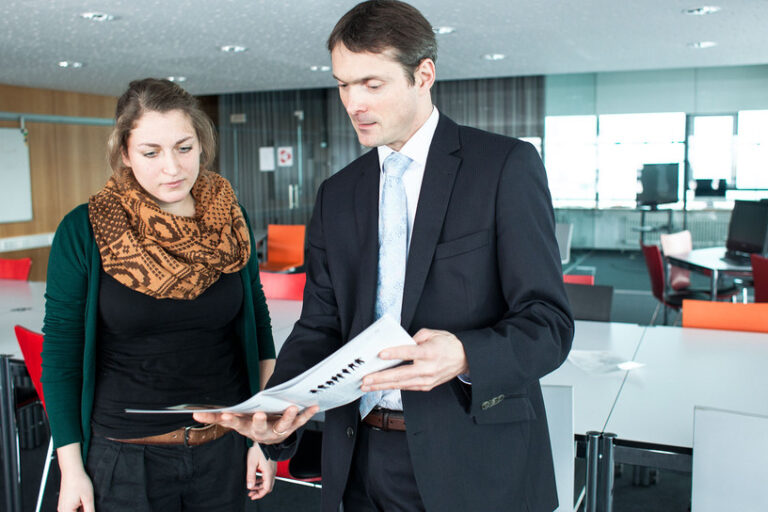 csm_Studentin_Dozent_Hochschule_2434x1310_a5c73e2ab1