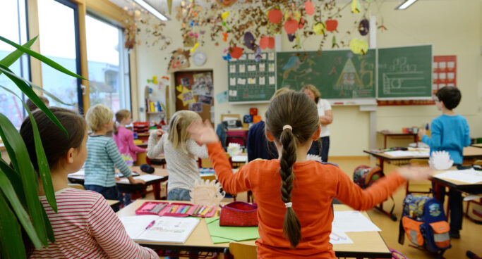 csm_Unterricht-Grundschule_dpa_100117082_2434x1310_d817c5d6e4