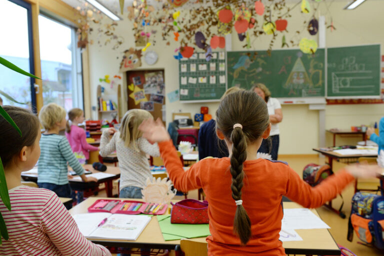 csm_Unterricht-Grundschule_dpa_100117082_2434x1310_d817c5d6e4