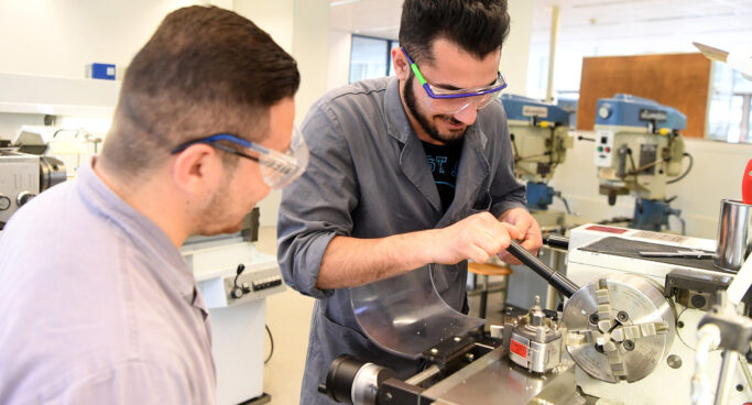 csm_dpa_53471965_Fluechtlinge-Ausbildung_2434x1310_c4c34b3e3a
