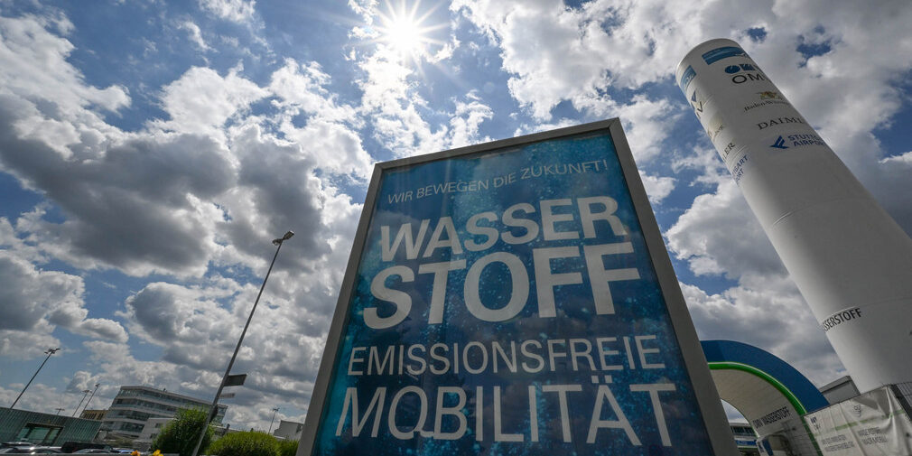 csm_230628_Wasserstoff_Tankstelle_picture-alliance_Bernd-Weissbrod_dpa_414941323_2434x1300_1c2cc4651e