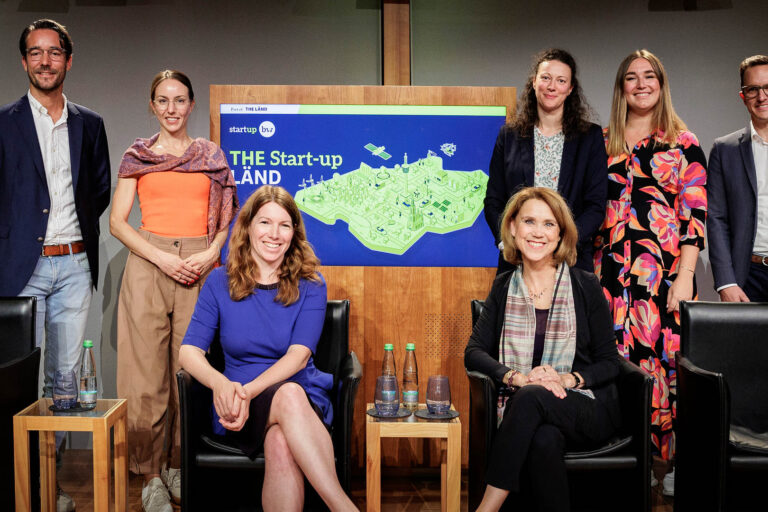 csm_230921_Austausch_akademische_Gruenderszene_Olschowski_c__Janine_Schmitz_photothek_de_2434x1310_4d55fce6ba