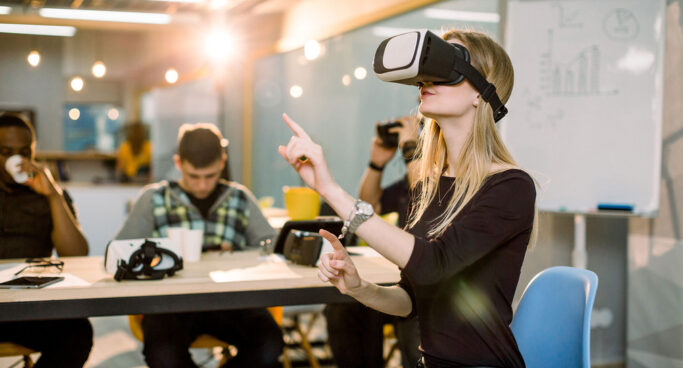 csm_StartUp_Arbeit_VR_Virtuelle_Realitaet_sofiko14_AdobeStock_289634088_2434x1310_45b5886adb