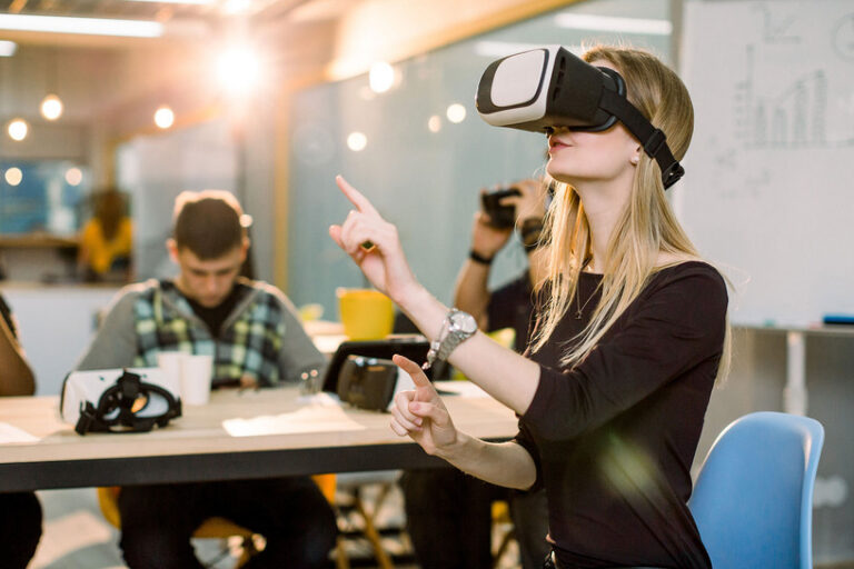 csm_StartUp_Arbeit_VR_Virtuelle_Realitaet_sofiko14_AdobeStock_289634088_2434x1310_45b5886adb