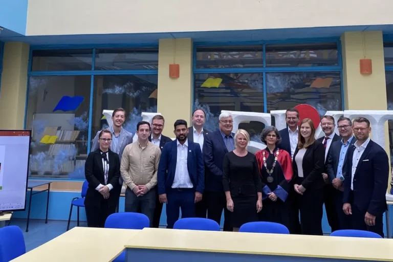 rs=w_1240,h_620,cg_true