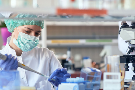 csm_Labor_Untersuchung_Forschung_Gesundheit_luckybusiness_AdobeStock_330189630_2434x1310_a178ce5e64_76106ce65a345825505bf600cef0b327