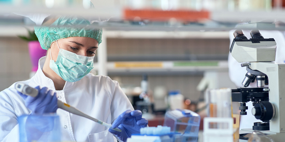 csm_Labor_Untersuchung_Forschung_Gesundheit_luckybusiness_AdobeStock_330189630_2434x1310_a178ce5e64_76106ce65a345825505bf600cef0b327