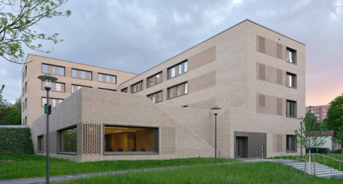 csm_241114_Zentrum-Islamische-Theologie-Aussen-2434x1310_aa7a8a9fbd