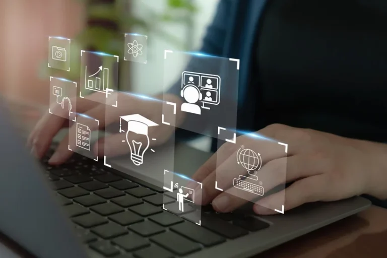 csm_Laptop_KI_Kuenstliche-Intelligenz_Parradee_AdobeStock_591003938_2434x1310_65e3d3cf52