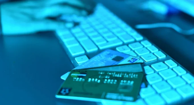 csm_Symbolbild_Cybercrime_Internetkriminalitaet_dpa_105544394_2434x1310_7f666f7a1e