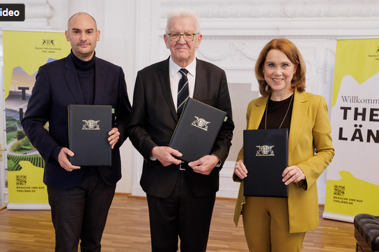 csm_250402_Hochschulen_HoFV-III_JPF_2358_2434x1310_bd35ec0096_button-video-overlay_c165d3069bbb61d29a4fd3fa362e1712