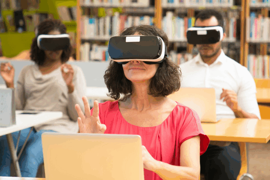 csm_250425_Hochschule_VR-Brille_AdobeStock_292093013_Mangostar_2434x1310_4a2764cae4_523eec85023c2c659481c3697c191454